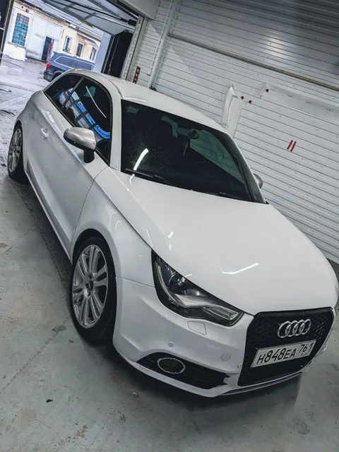 Audi A1 — Светло-серый сатиновый верх