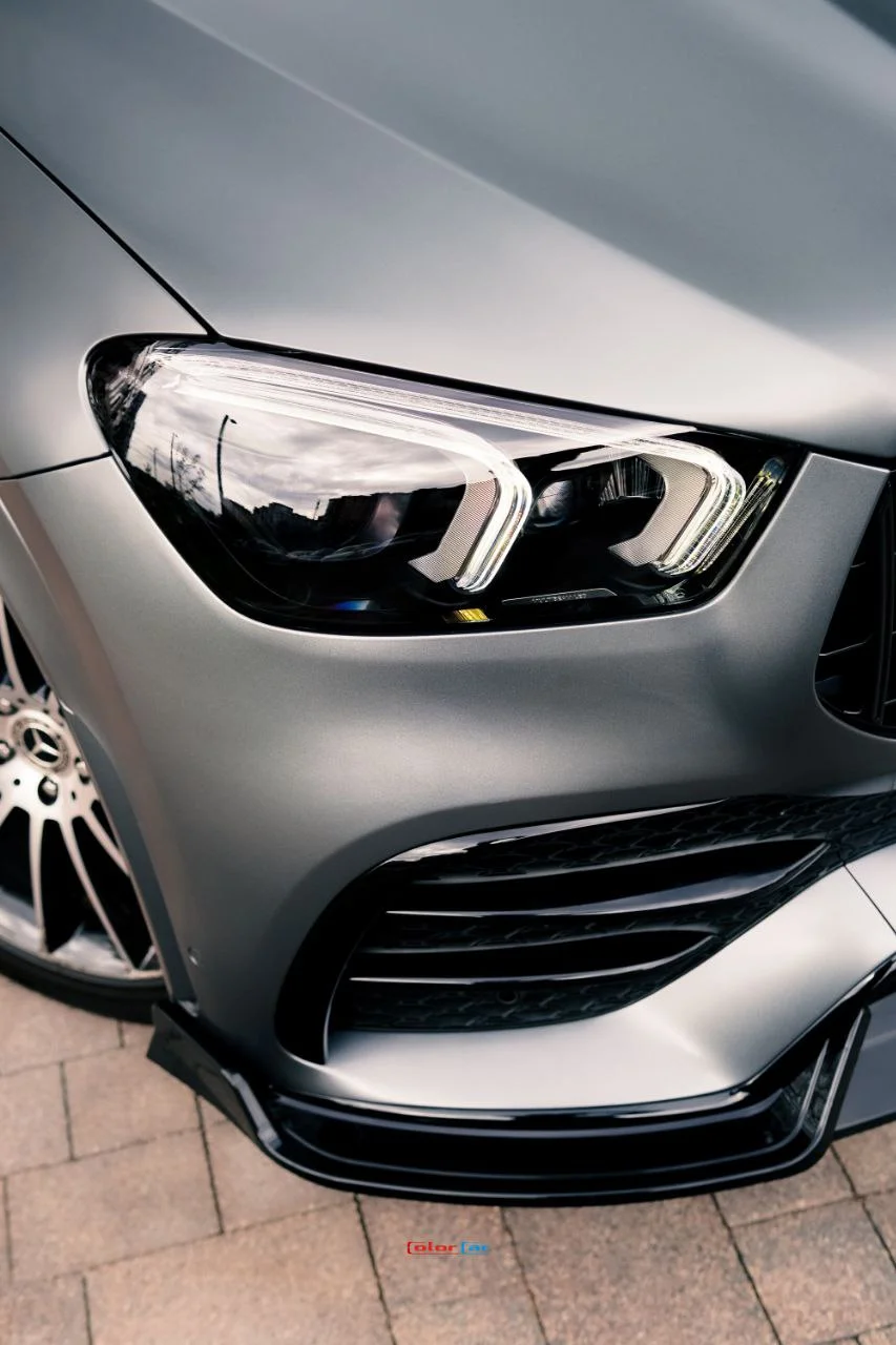 Передняя часть Mercedes-Benz GLE в сатиновом полиуретане