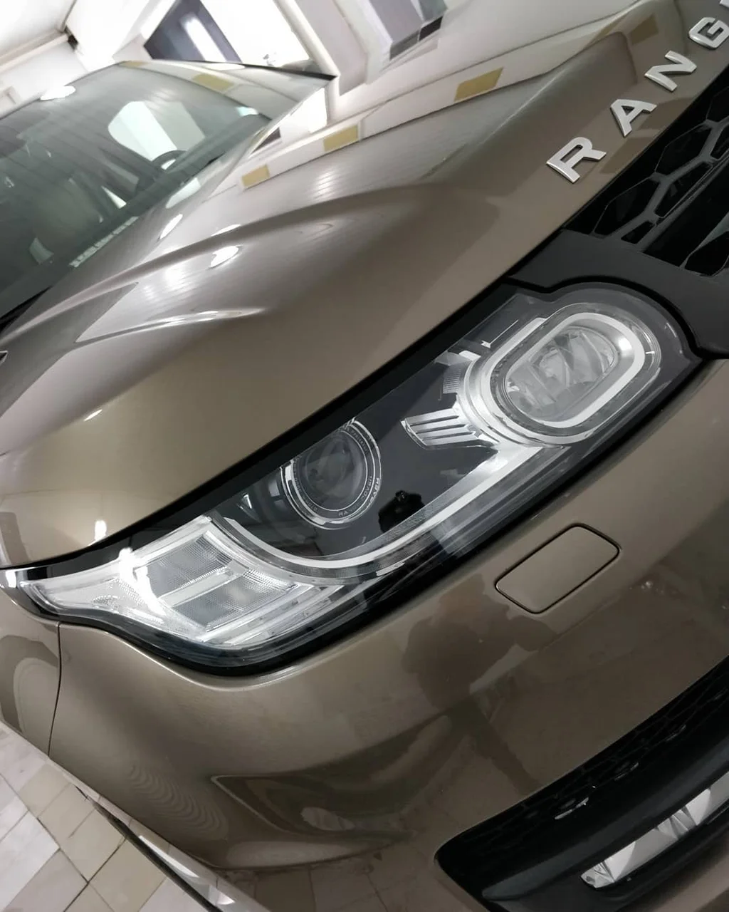 Land Rover Range Rover — Серая крыша и чёрные зеркала