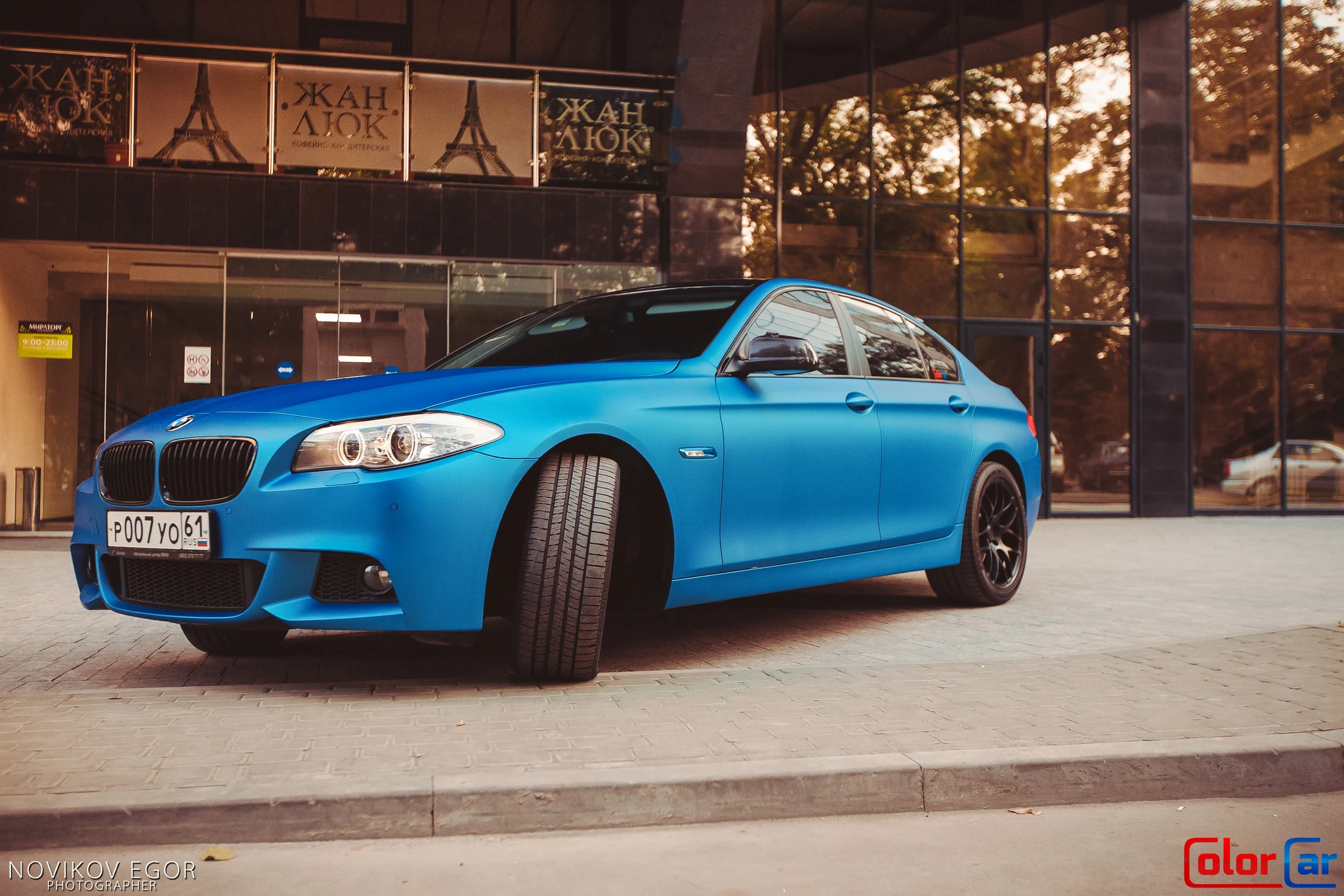 BMW F10 после полной оклейки синим матовым винилом — работа Color Car