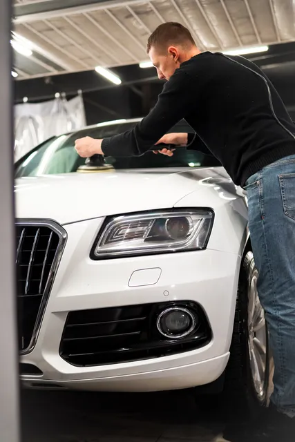 Audi Q5 — Детейлинг-мойка белого кузова, кадр 9