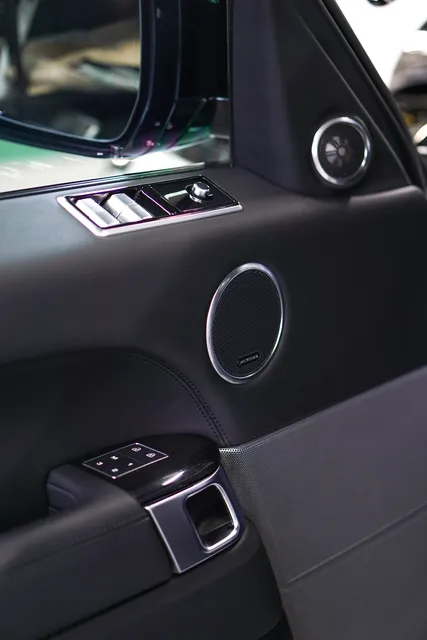 Land Rover Range Rover Sport — Регулярный уход и подкапотное пространство, кадр 10