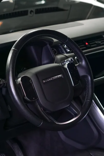 Land Rover Range Rover Sport — Регулярный уход и подкапотное пространство, кадр 5