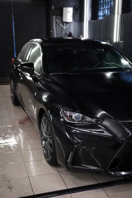 Lexus IS 200t — Мойка и полировка кузова, кадр 3