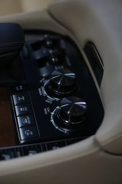 Lexus LX 570 — Химчистка салона, кадр 8