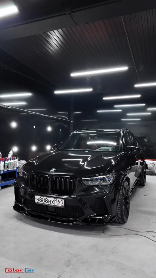 В работе: BMW, Range Rover и оклейка