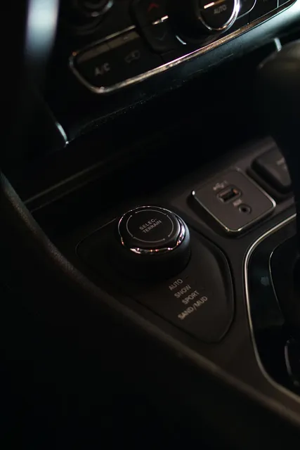 Jeep Grand Cherokee — Регулярный уход, кадр 4