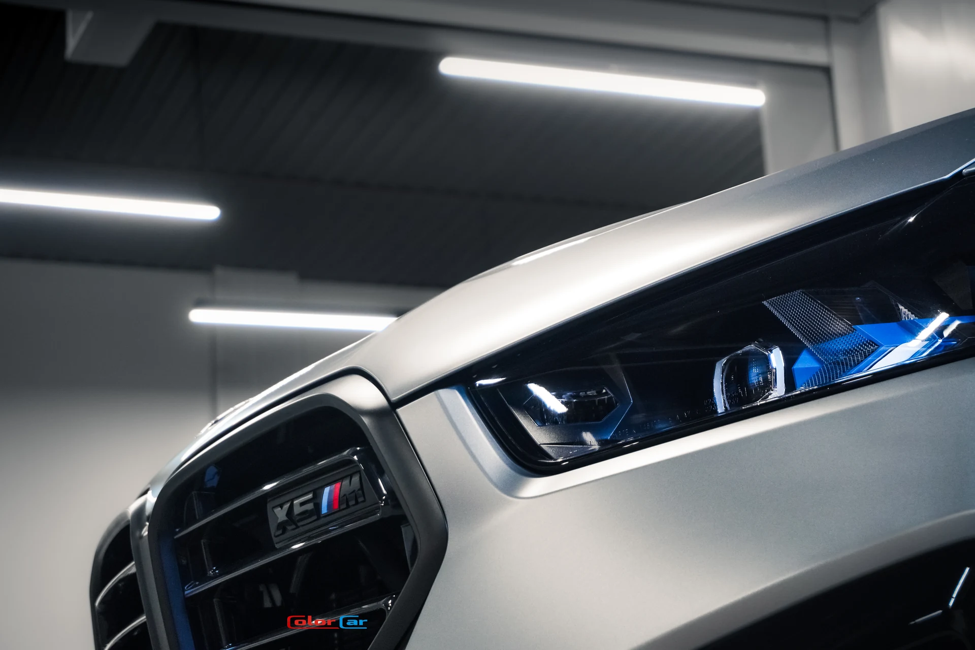 Передняя часть BMW X5 M с матовой полиуретановой защитой кузова