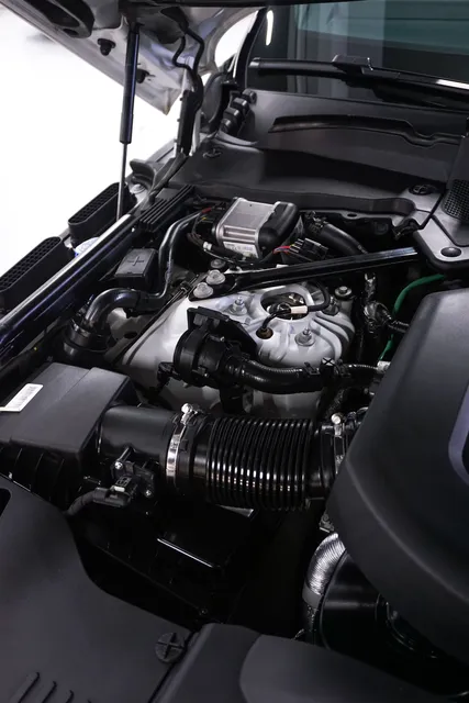 Land Rover Range Rover Sport — Регулярный уход и подкапотное пространство, кадр 3