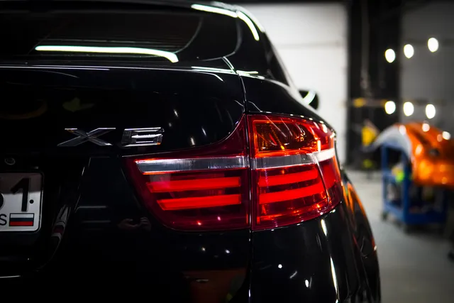 BMW X6 — Полировка чёрного кузова, кадр 3