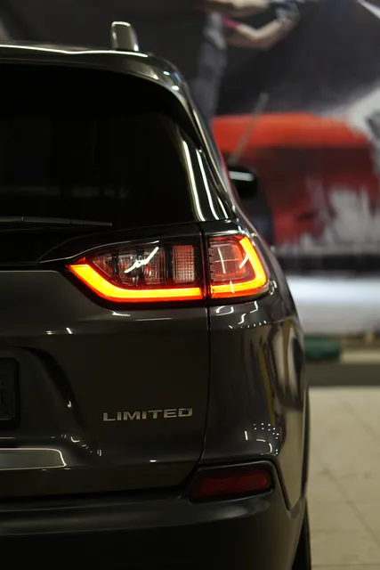 Jeep Grand Cherokee — Регулярный уход, кадр 9