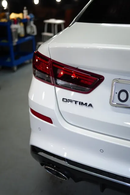 Kia Optima — Полировка и уход за подкапотным пространством, кадр 4
