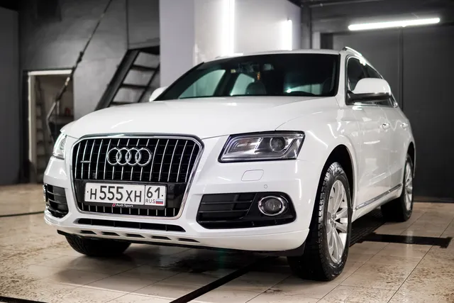 Audi Q5 — Детейлинг-мойка белого кузова, кадр 2