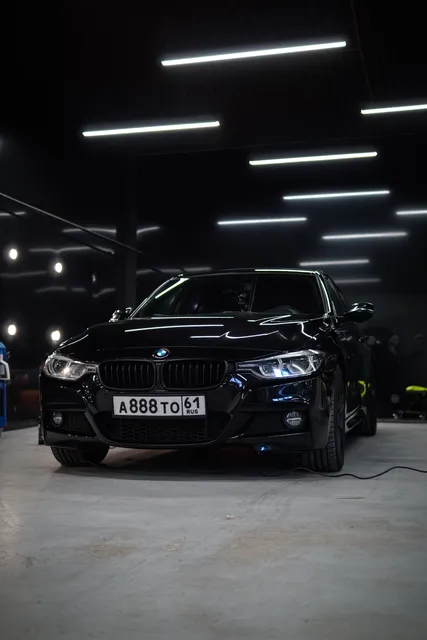BMW 3 Series — Полировка и уход за моторным отсеком, кадр 1