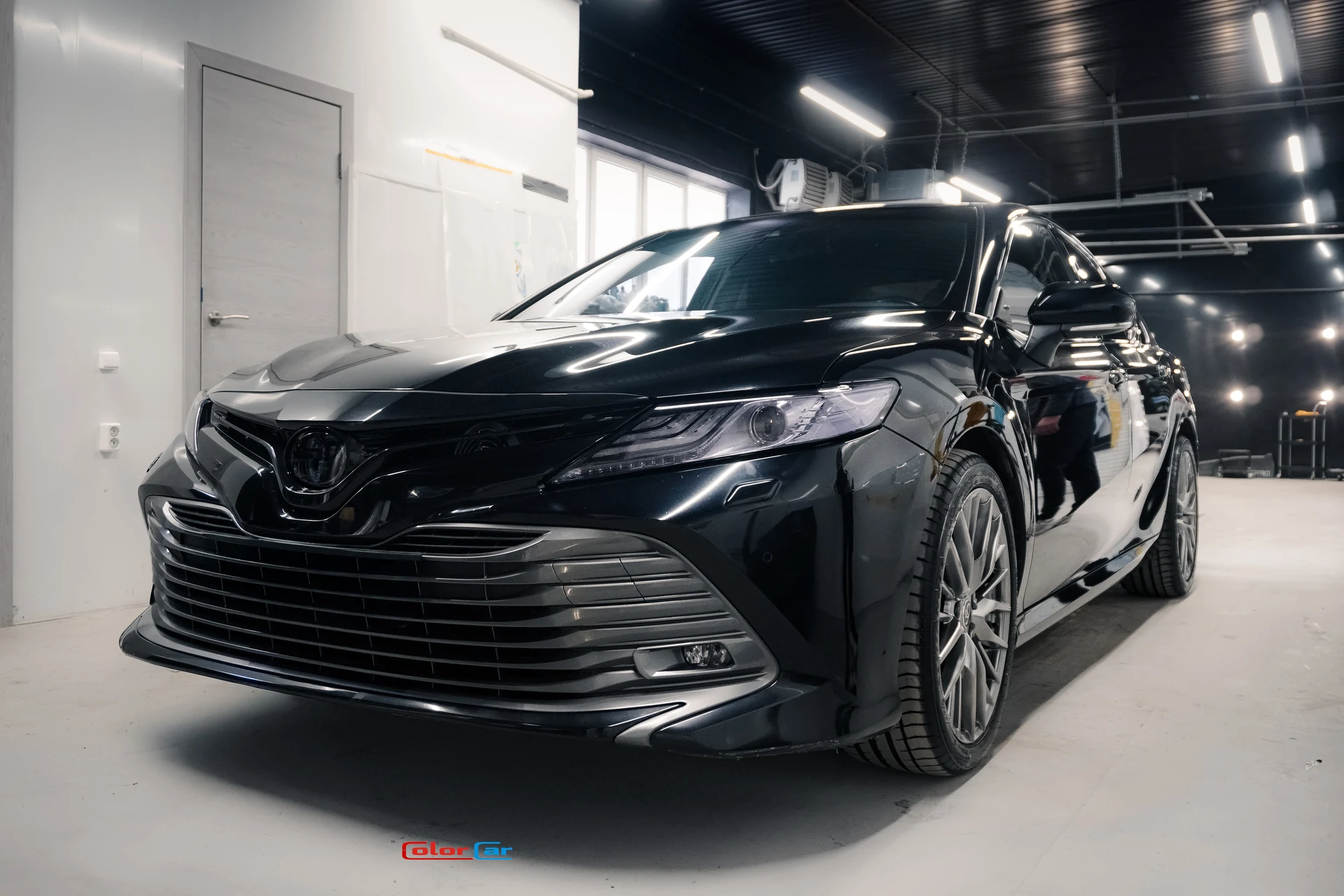 Toyota Camry — фото автомобиля