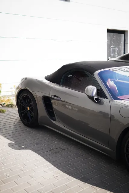 Porsche 718 Boxster — Полировка серого кузова, кадр 7