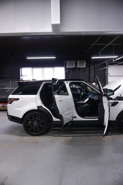 Land Rover Range Rover Sport — Регулярный уход и подкапотное пространство, кадр 13