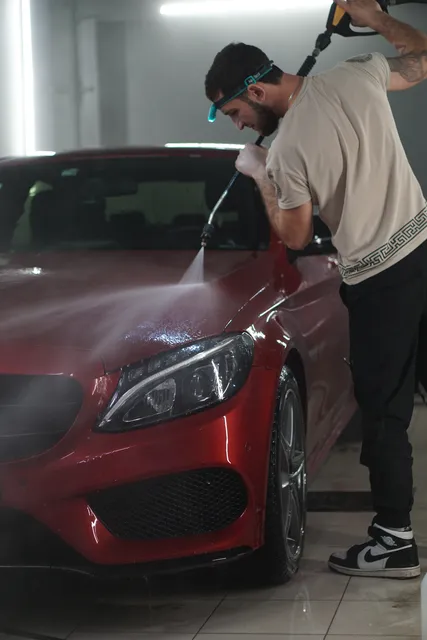 Mercedes-Benz C-Class — Регулярный уход, кадр 3