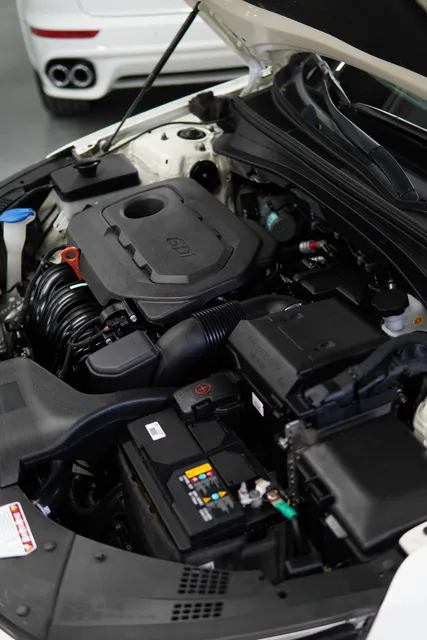 Kia Optima — Полировка и уход за подкапотным пространством, кадр 8