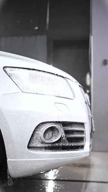 Audi Q5 — Детейлинг-мойка белого кузова, кадр 10
