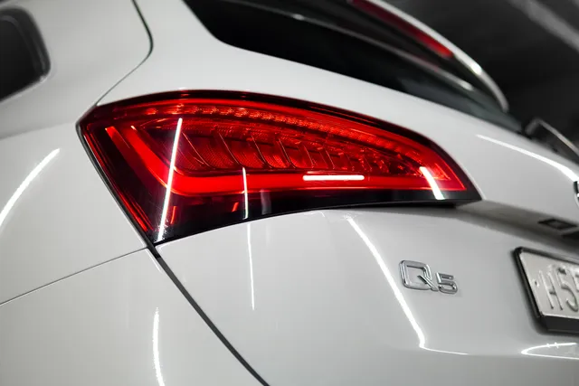 Audi Q5 — Детейлинг-мойка белого кузова, кадр 5