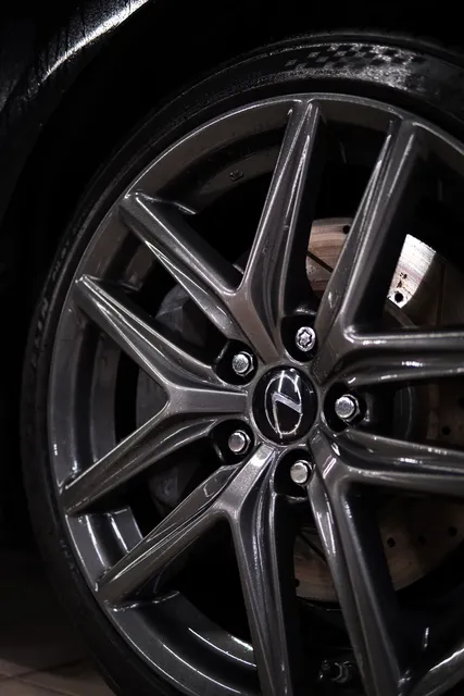 Lexus IS 200t — Мойка и полировка кузова, кадр 5