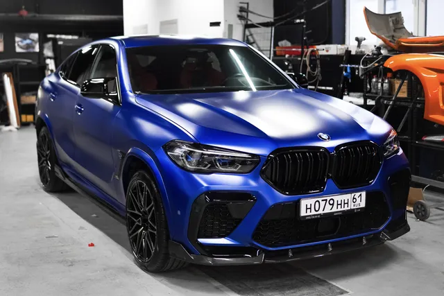 BMW X6 M — Полная оклейка матовым полиуретаном Llumar