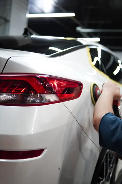 Kia Optima — Полировка и уход за подкапотным пространством, кадр 11