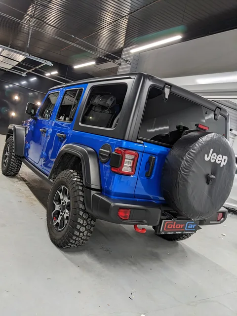 Jeep Wrangler — вид сзади и слева после оклейки, кадр 6