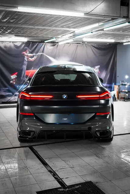 BMW X6 — Регулярный уход за сатиновой плёнкой, кадр 3