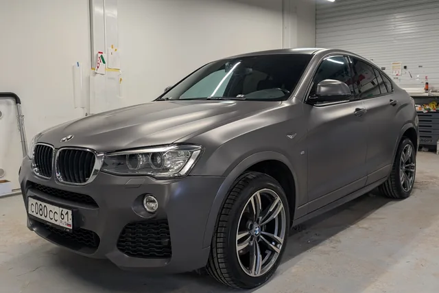 BMW X4 — подготовка кузова и оклейка немецким винилом Oracal, полный процесс, кадр 1