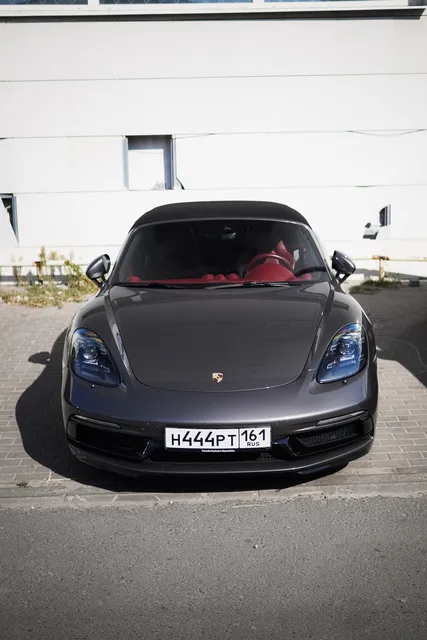 Porsche 718 Boxster — Полировка серого кузова, кадр 9