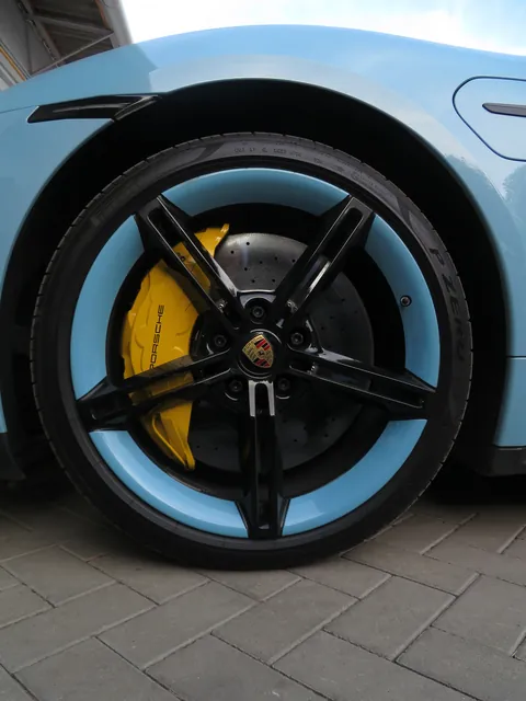 Porsche Taycan — Защита электромобиля, кадр 13