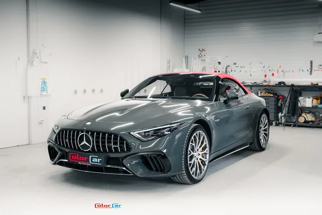 Mercedes SL с красной крышей после оклейки кузова полиуретановой плёнкой, кадр 3