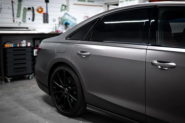 Audi S8 — Сатиновая защитная оклейка, кадр 3