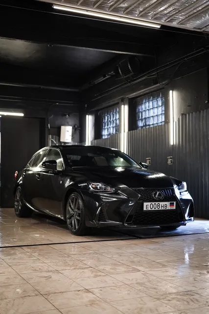 Lexus IS 200t — Мойка и полировка кузова, кадр 8