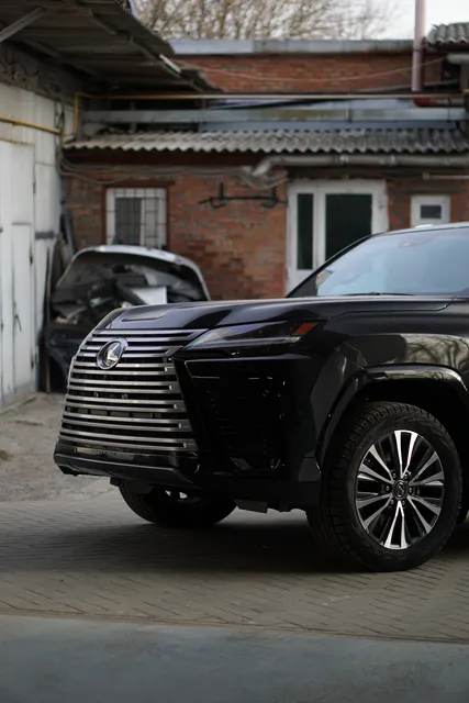 Lexus LX 570 — Оклейка Legend, шумоизоляция и защита стекла