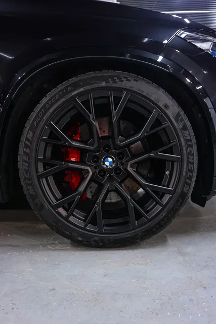 BMW X6 M — Регулярный уход за оклеенным кузовом, кадр 2