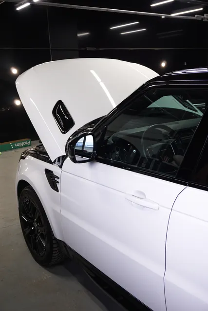 Land Rover Range Rover Sport — Регулярный уход и подкапотное пространство, кадр 2