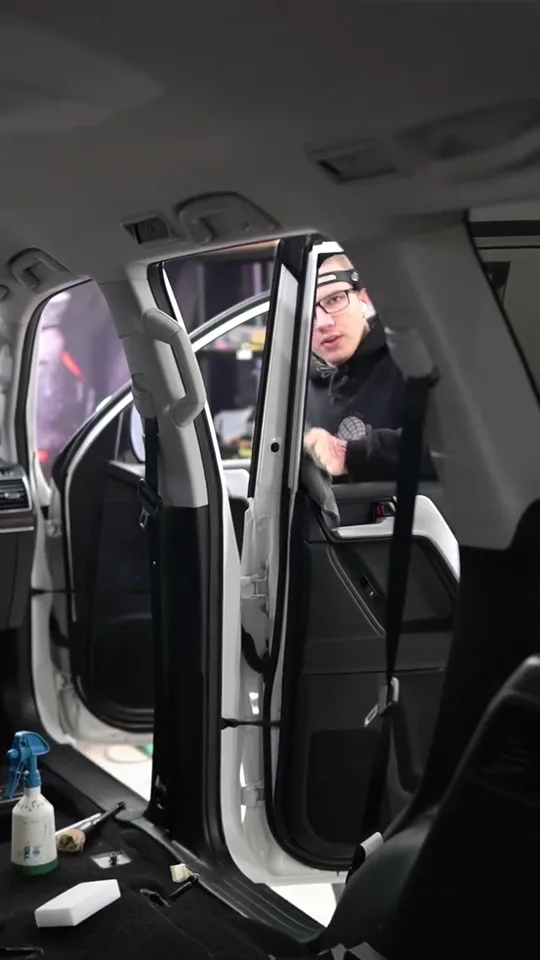 Химчистка салонов Toyota Prado и BMW X6