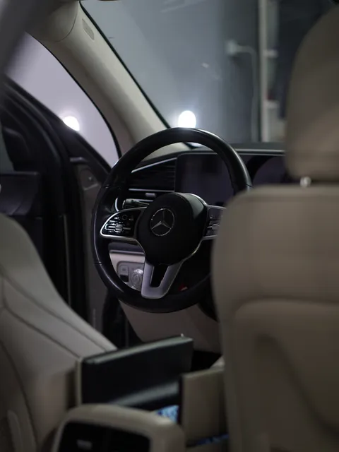 Mercedes-Benz GLC 300 — Регулярный уход, кадр 5