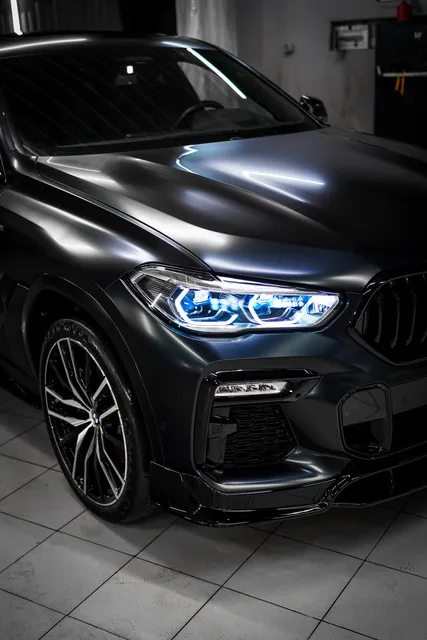 BMW X6 — Регулярный уход за сатиновой плёнкой, кадр 4