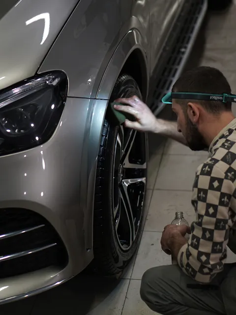 Mercedes-Benz GLC 300 — Регулярный уход, кадр 12