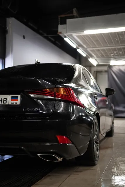 Lexus IS 200t — Мойка и полировка кузова, кадр 4