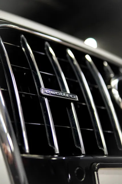 Audi Q5 — Детейлинг-мойка белого кузова, кадр 7
