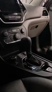 Jeep Grand Cherokee — Регулярный уход, кадр 1