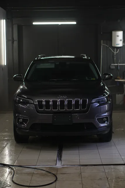 Jeep Grand Cherokee — Регулярный уход, кадр 13