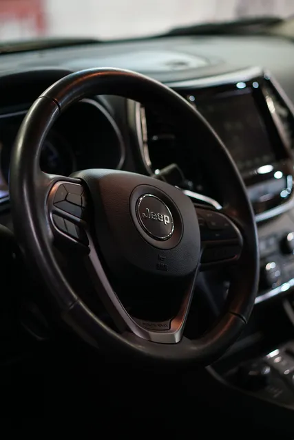 Jeep Grand Cherokee — Регулярный уход, кадр 10