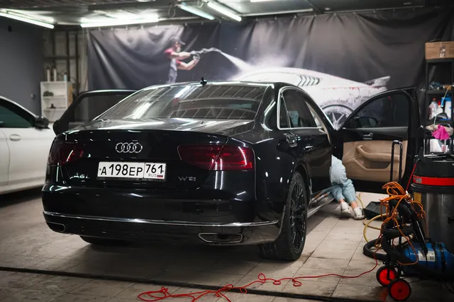 Audi A8 L W12 — Химчистка светлого салона, кадр 5