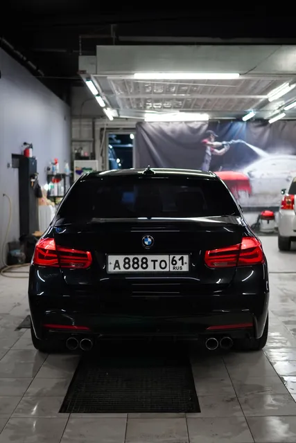 BMW 3 Series — Полировка и уход за моторным отсеком, кадр 12